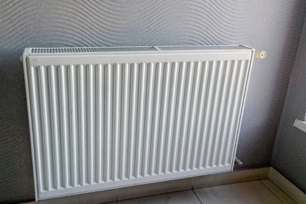 Leaking radiator valve: what to do and what not to do